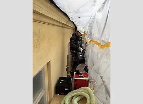 Asbestsanering av färg på fasad