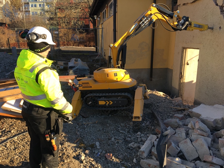 Vår bilningsrobot av märket Brokk