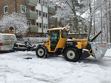 vår snöskottningstraktor av märket Lundberg